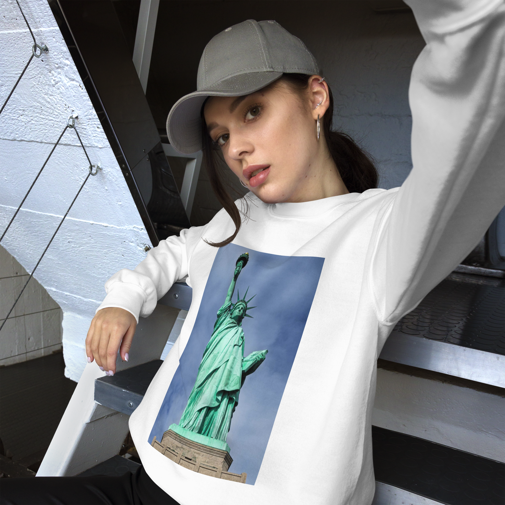 Statue-Liberty-Print-unisex-t-shirts-sweatshirts-pants-accessories-by-SnapNote-Swiss-designed-Streetwear